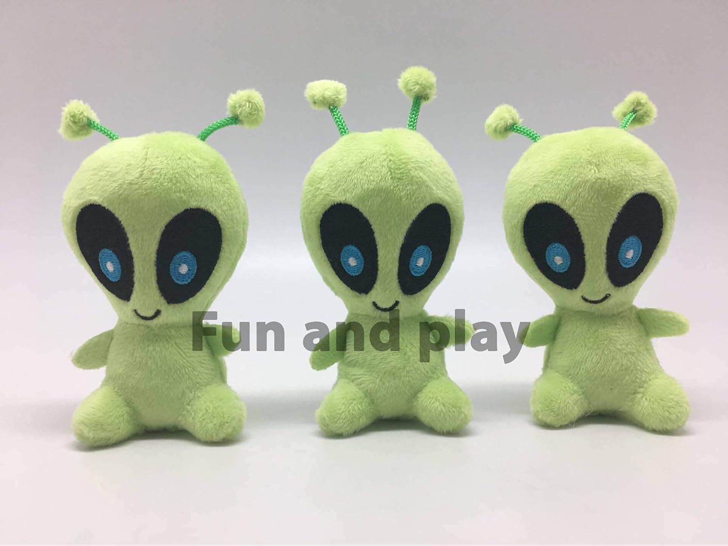 Exciting Interactive Squeaky Plush Hide and Seek Alien Puzzle Toy for Small Dogs – Perfect for Playtime and Bonding!